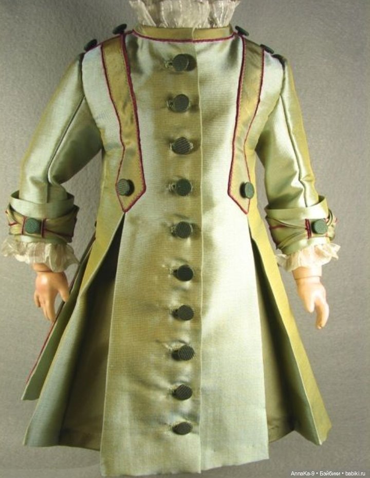 Зелёный цвет нарядов для антикварных кукол@