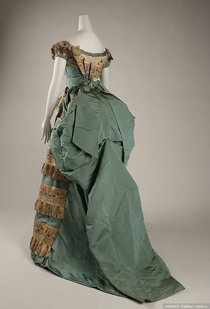 Зелёный цвет нарядов для антикварных кукол@