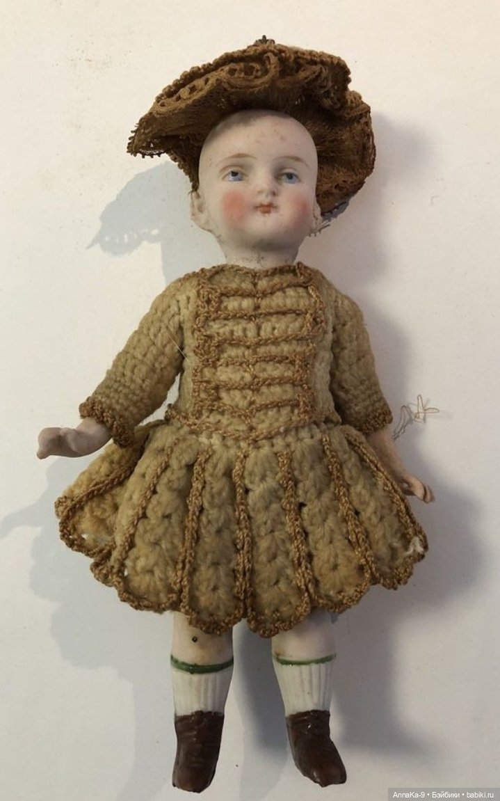 Зелёный цвет нарядов для антикварных кукол@