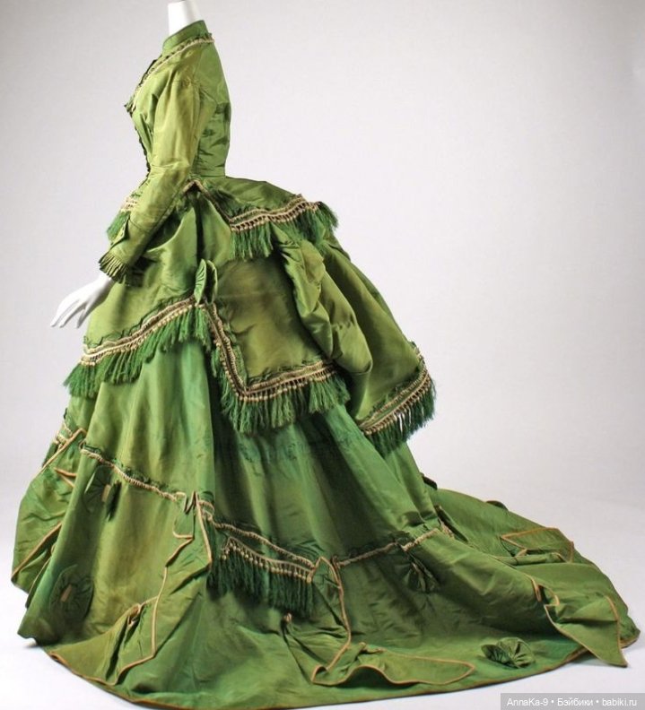 Зелёный цвет нарядов для антикварных кукол@