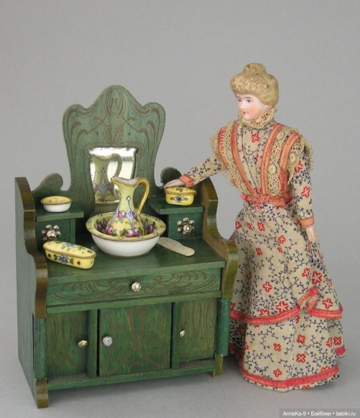 Зелёный цвет нарядов для антикварных кукол@