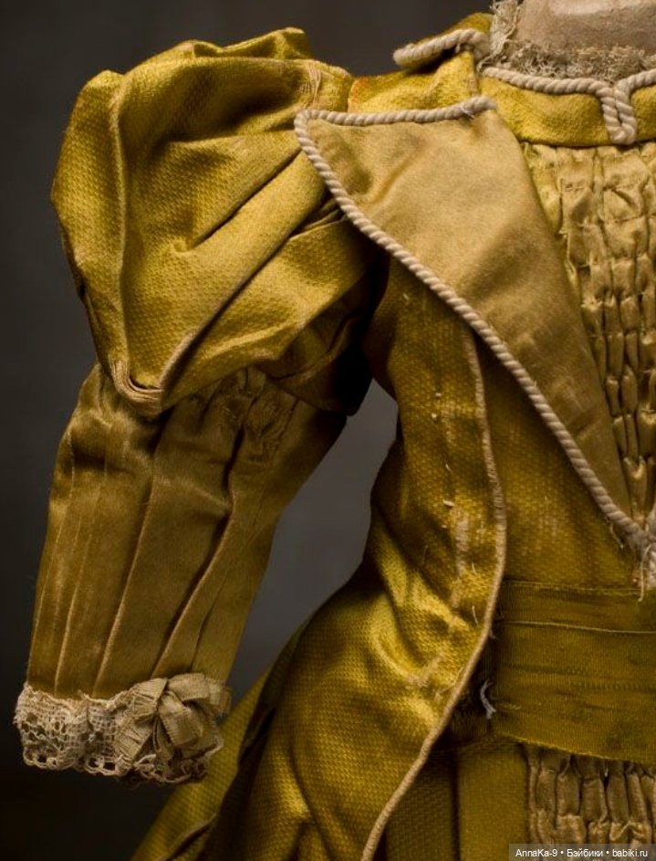 Зелёный цвет нарядов для антикварных кукол@