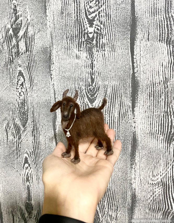 Козлик — Валяные игрушки из шерсти: сухое валяние (фото 3)