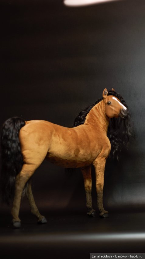 Коричневая лошадка 27 см в холке