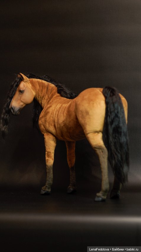 Коричневая лошадка 27 см в холке