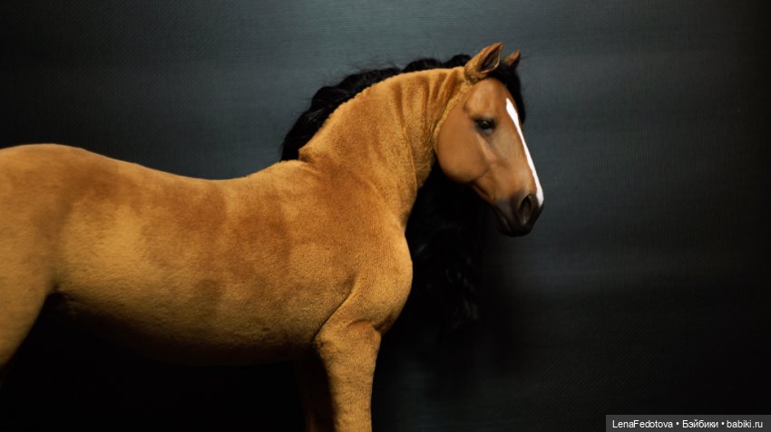 Коричневая лошадка 27 см в холке