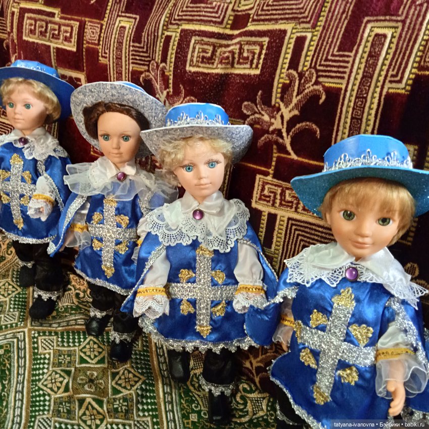 Мушкетеры на маскараде — Игрушки СССР и советского детства: резиновые