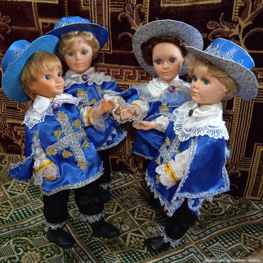 Мушкетеры на маскараде — Игрушки СССР и советского детства: резиновые (фото 2)