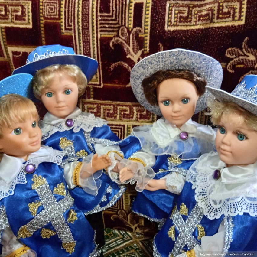 Мушкетеры на маскараде — Игрушки СССР и советского детства: резиновые (фото 3)