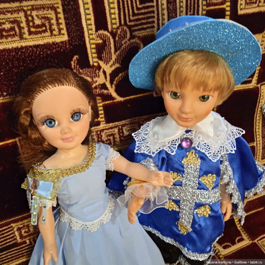 Мушкетеры на маскараде — Игрушки СССР и советского детства: резиновые (фото 6)