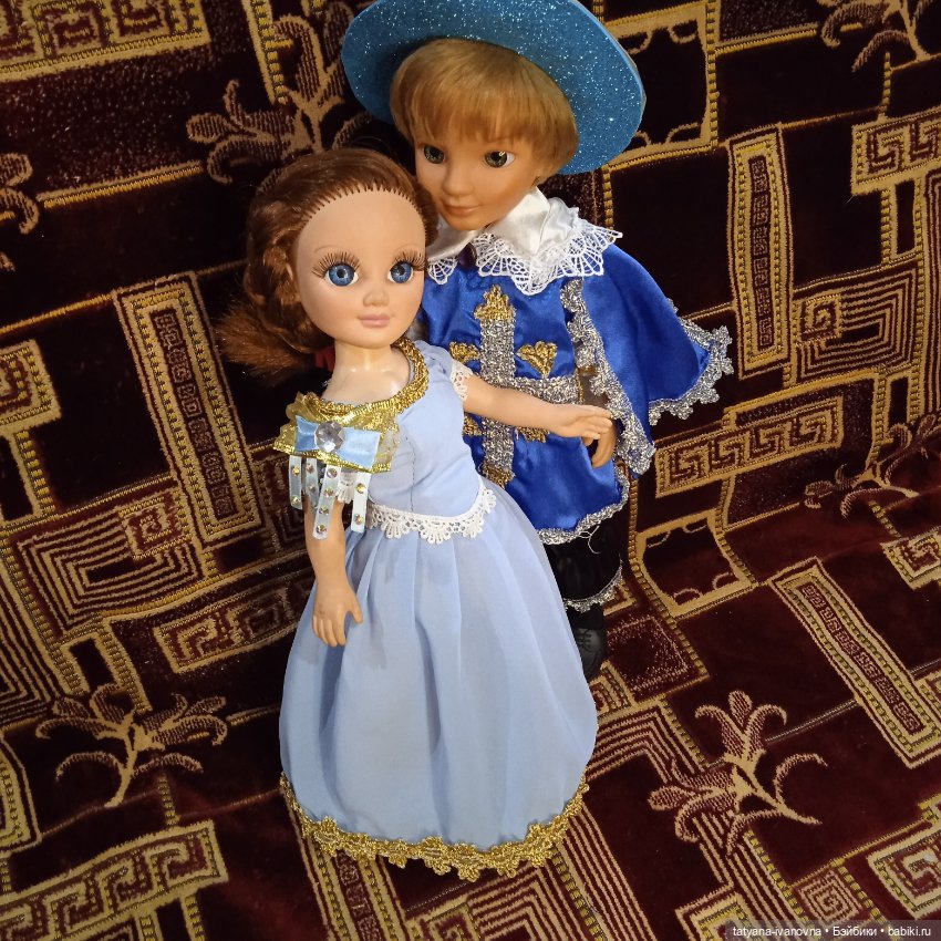 Мушкетеры на маскараде — Игрушки СССР и советского детства: резиновые (фото 7)