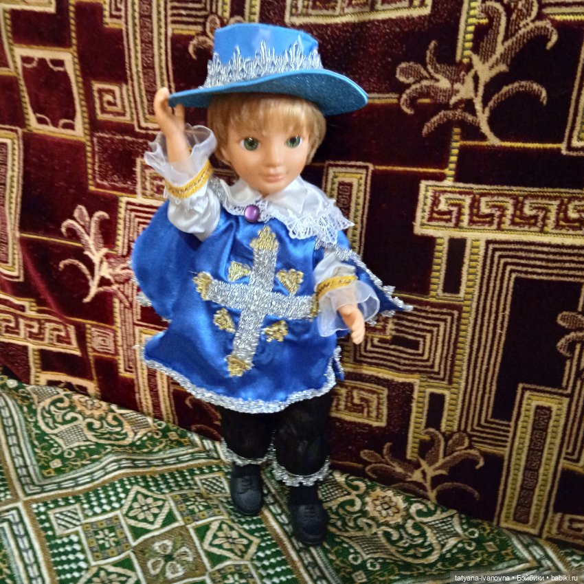 Мушкетеры на маскараде — Игрушки СССР и советского детства: резиновые (фото 4)