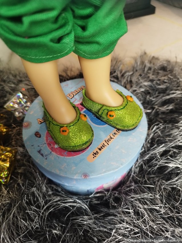 Обувь для разных кукол — Коллекции игровых кукол (Playline): фото полок (фото 6)