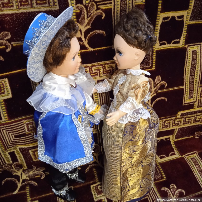 Мушкетеры на маскараде — Игрушки СССР и советского детства: резиновые