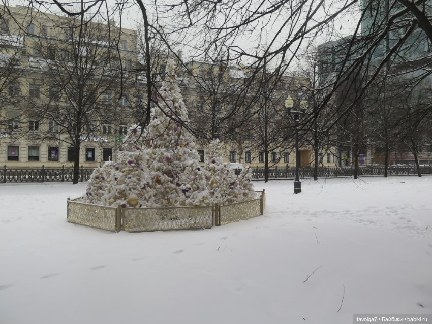 Идеальные уличные новогодние декорации Москва 2024-2025 (фото 9)