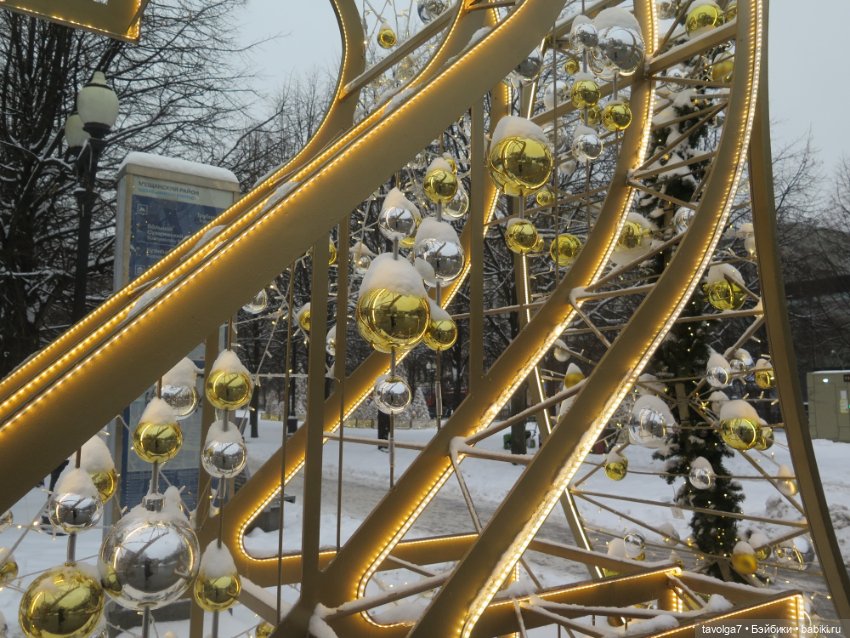 Идеальные уличные новогодние декорации Москва 2024-2025