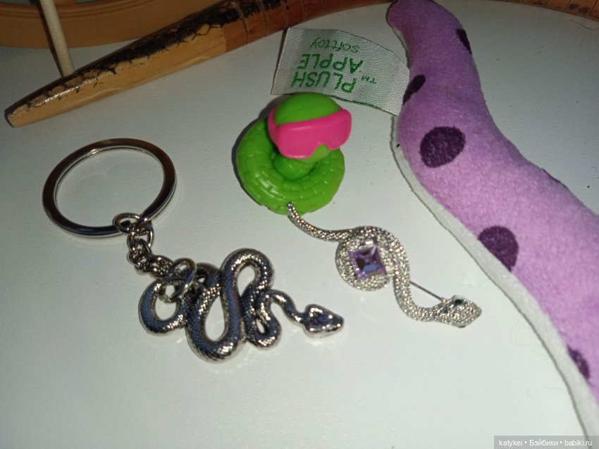 Дракончики передают год змейкам (фото 4)