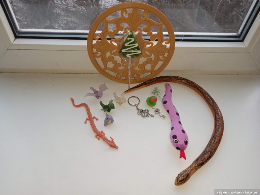 Дракончики передают год змейкам (фото 2)