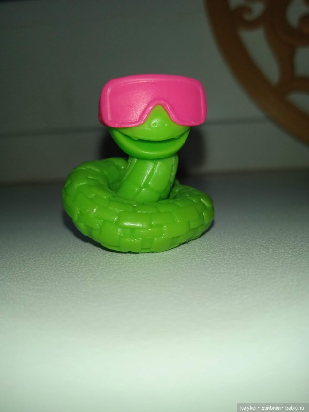 Дракончики передают год змейкам