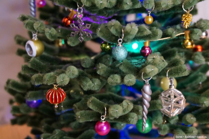 Новогодняя ёлочка из синельной проволоки (фото 3)