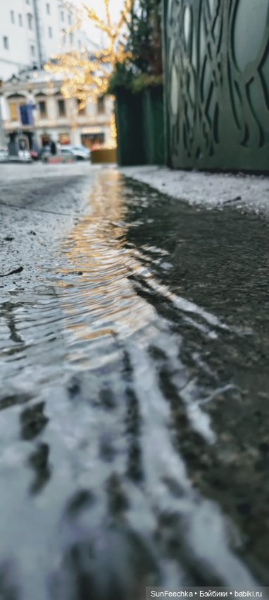 Лабубу путешествует в Рождество:)