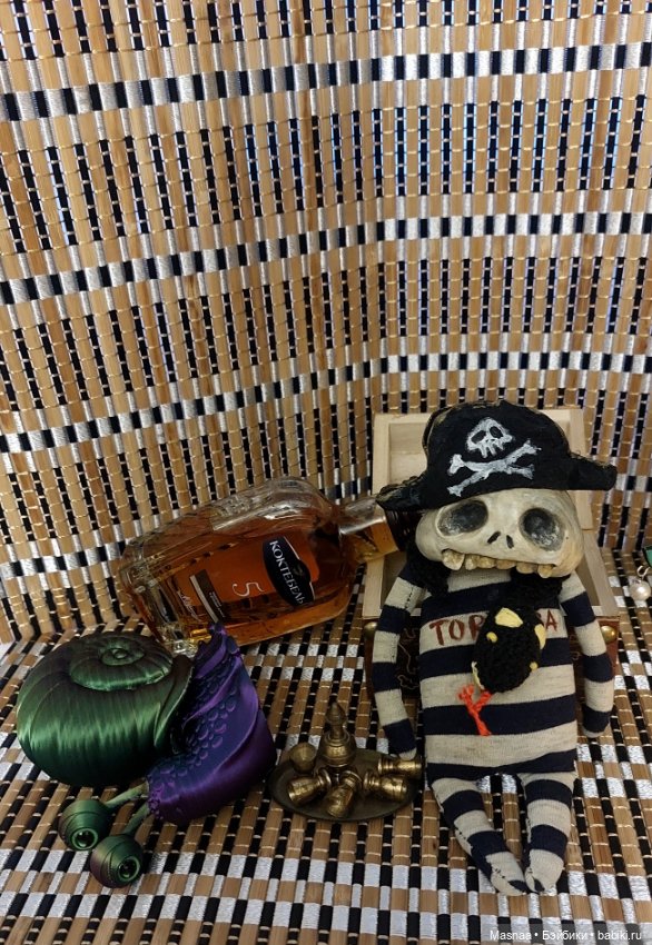 Ё-хо-хо и нету рома 😞 — Авторские игрушки из разных материалов: синельная проволока (фото 4)