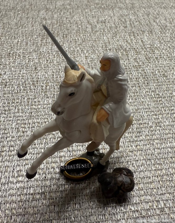 Ящик с киндерами- под ёлочкой 🎄🎁