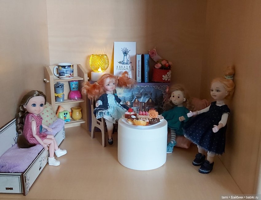 Комнатка для мелких куколок))