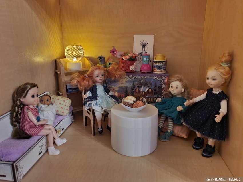 Комнатка для мелких куколок))