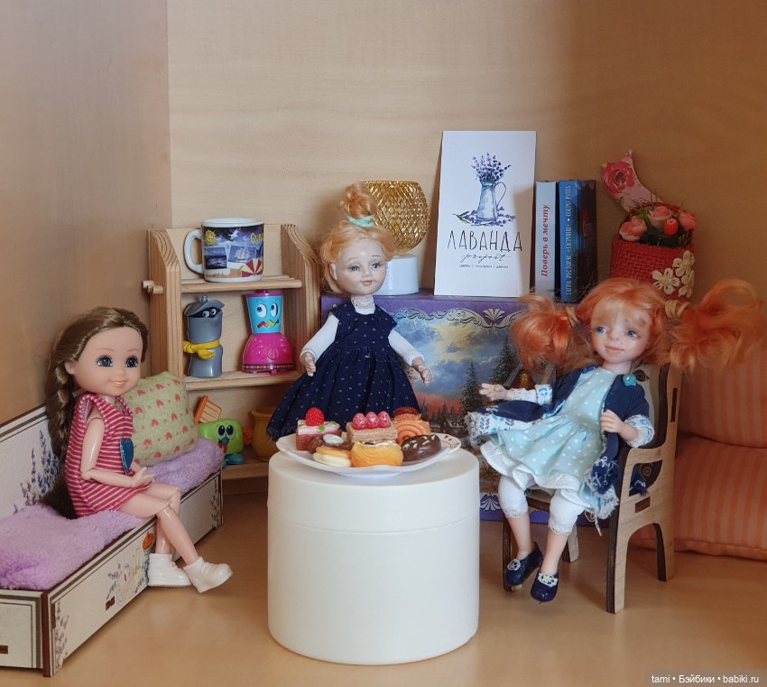 Комнатка для мелких куколок))