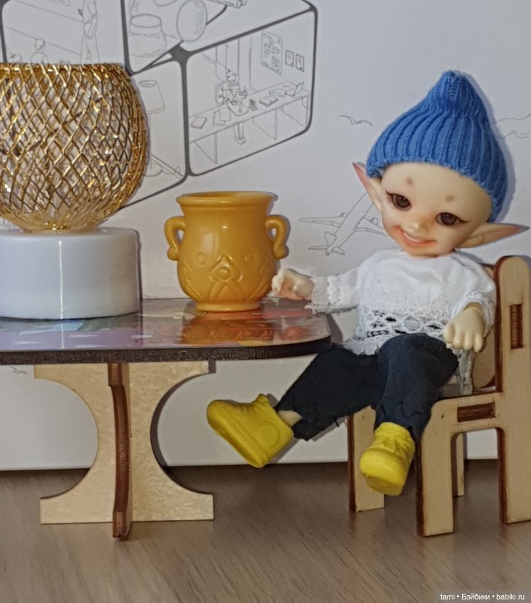 Комнатка для мелких куколок))