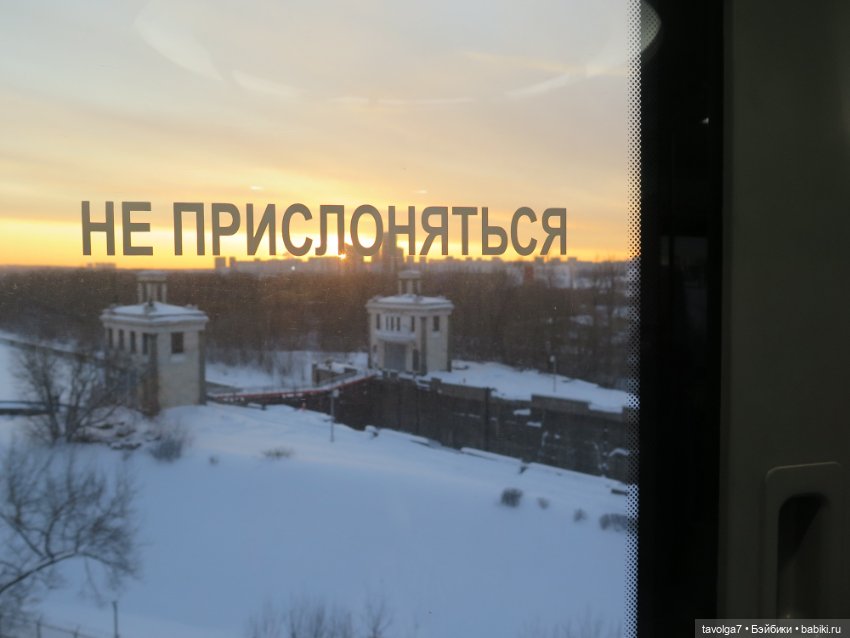 "Раз, два, три. За твоей спиной - лабиринт."