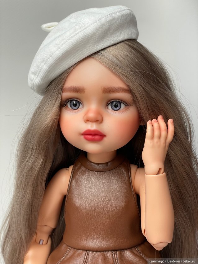 Эмили из Парижа (ООАК Паола Рейна)