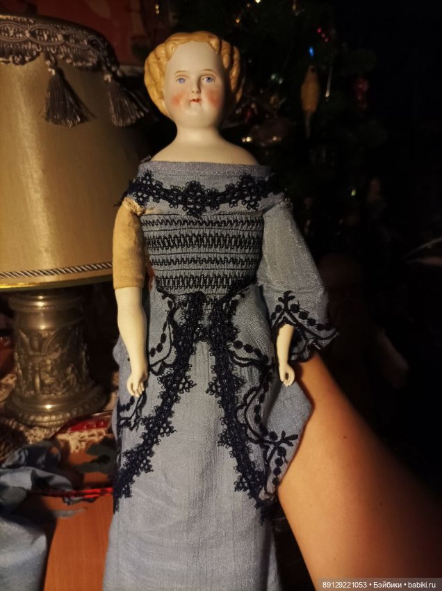 Новый наряд для Алисы — Редкие антикварные куклы и реплики: воск