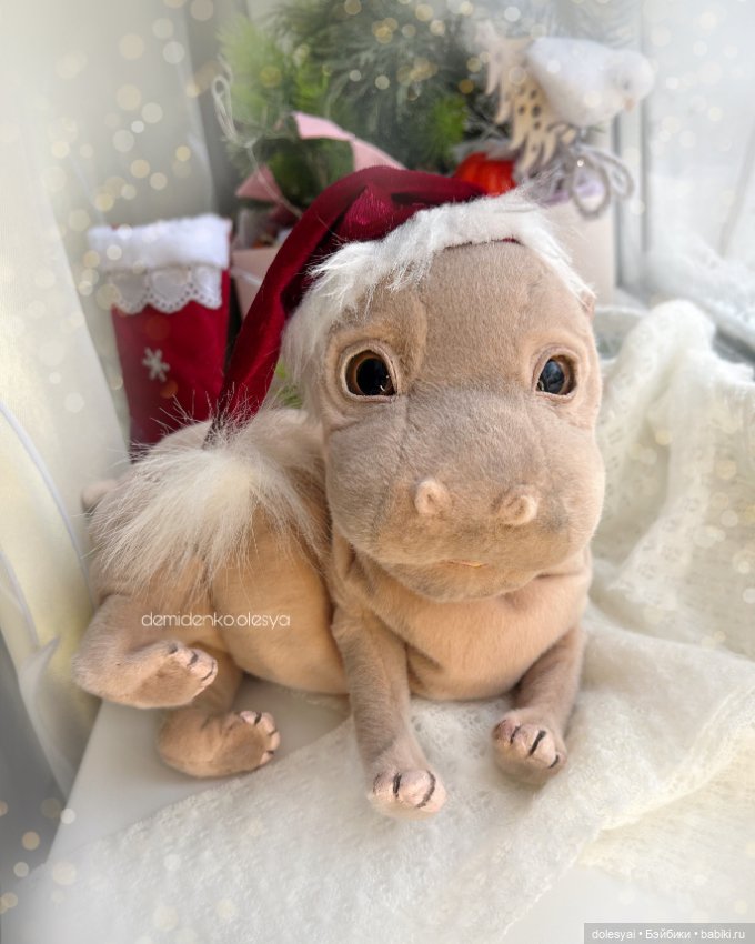 Бегемотик Офелия в новогодние праздники (фото 2)