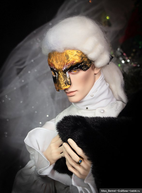 Маски у новогодней ёлочки