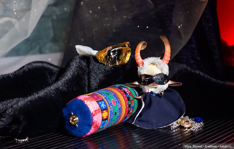 Маски у новогодней ёлочки (фото 5)