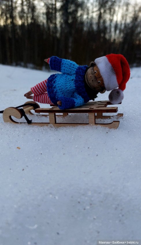 Любимые орешки 😋 — Авторские игрушки из разных материалов: синельная проволока (фото 3)