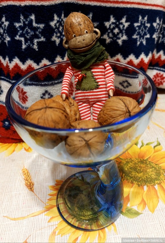 Любимые орешки 😋 — Авторские игрушки из разных материалов: синельная проволока