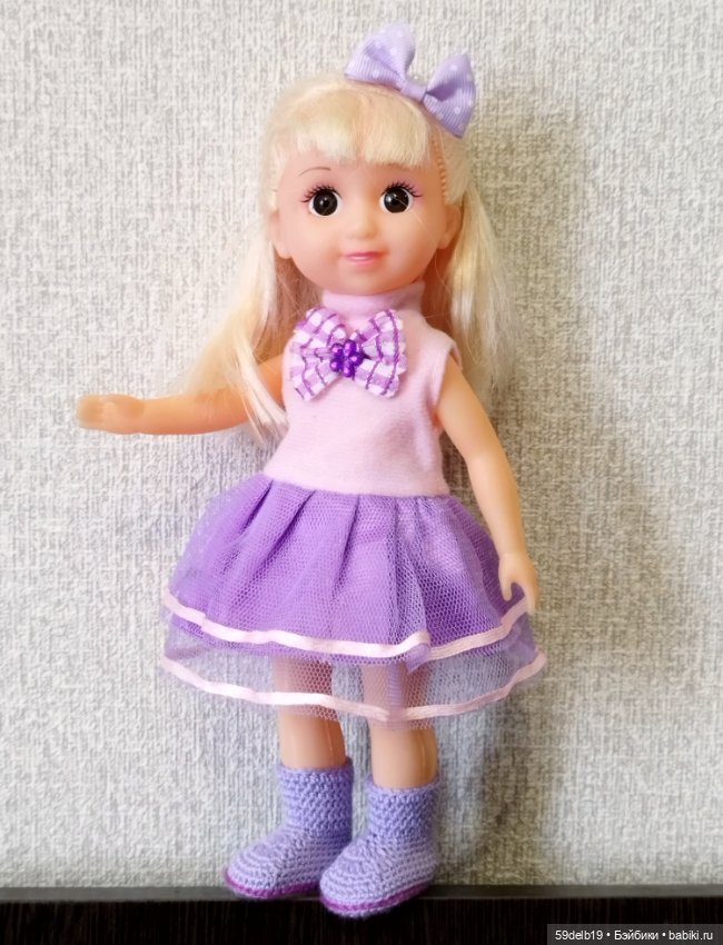 Сиреневый наряд для внучкиной куколки