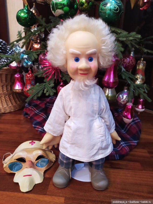 Добрый доктор Айболит, он под ëлочкой сидит