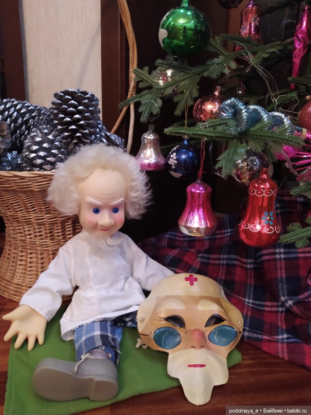 Добрый доктор Айболит, он под ëлочкой сидит