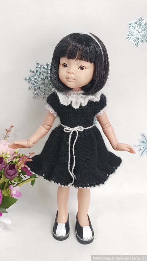 Лиуша примеряет новое платье