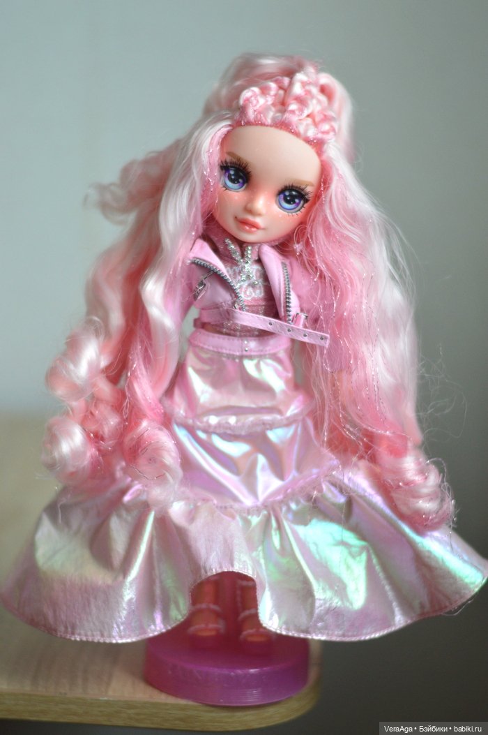 Белла Winter Wonderland — Куклы Rainbow High (Рейнбоу Хай