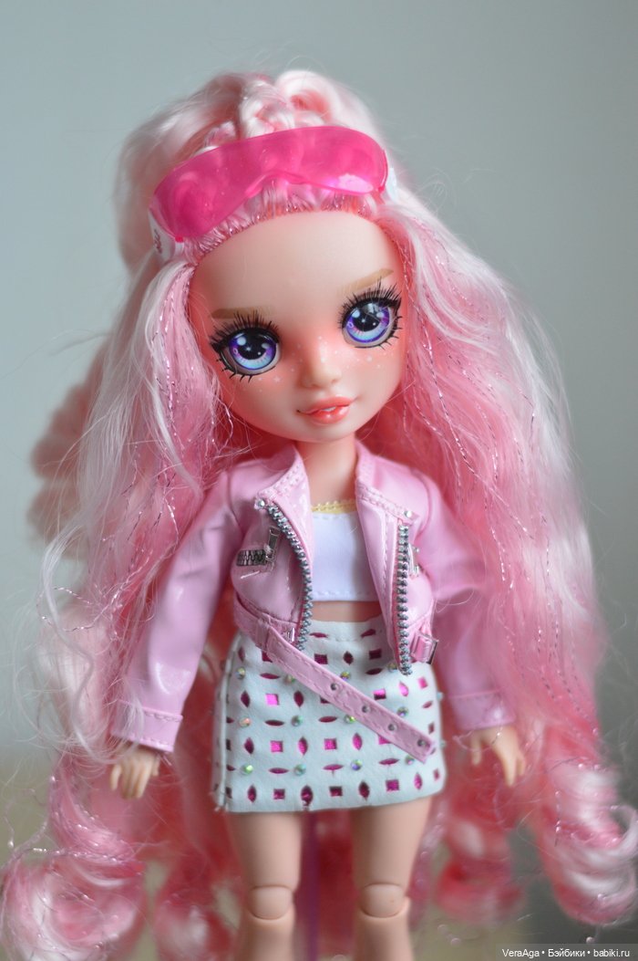 Белла Winter Wonderland — Куклы Rainbow High (Рейнбоу Хай (фото 3)