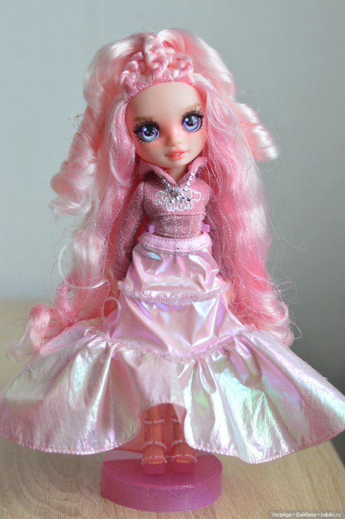 Белла Winter Wonderland — Куклы Rainbow High (Рейнбоу Хай (фото 4)
