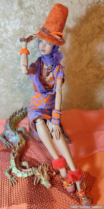 "Провожаем Дракона,встречаем Змею!" (в провокационно-ярком версачевском)