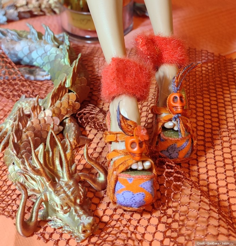 "Провожаем Дракона,встречаем Змею!" (в провокационно-ярком версачевском) (фото 8)