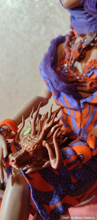 "Провожаем Дракона,встречаем Змею!" (в провокационно-ярком версачевском)