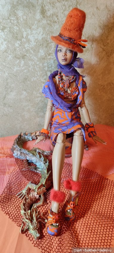 "Провожаем Дракона,встречаем Змею!" (в провокационно-ярком версачевском) (фото 3)